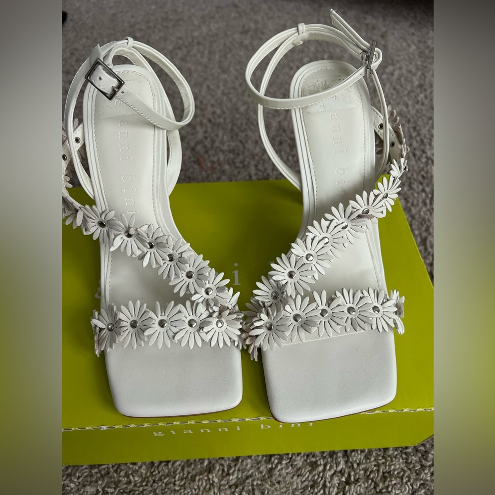 Floral White Heels by Gianni Bini